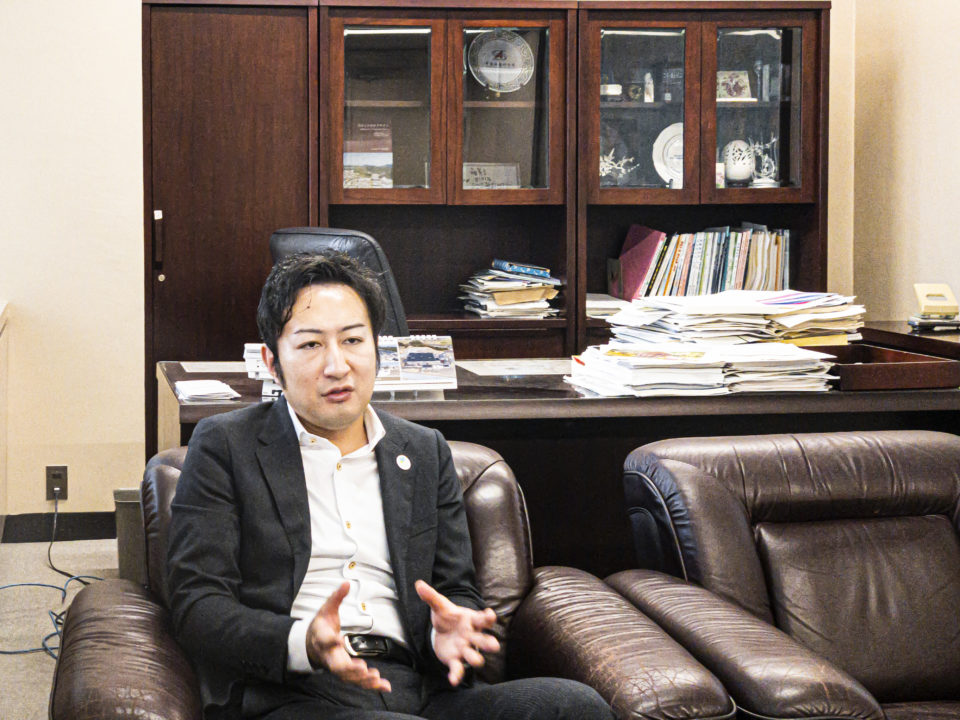 “公共”に人生を捧げる男・石丸修平が提唱する「ONE KYUSHU」の進め方｜Qualities