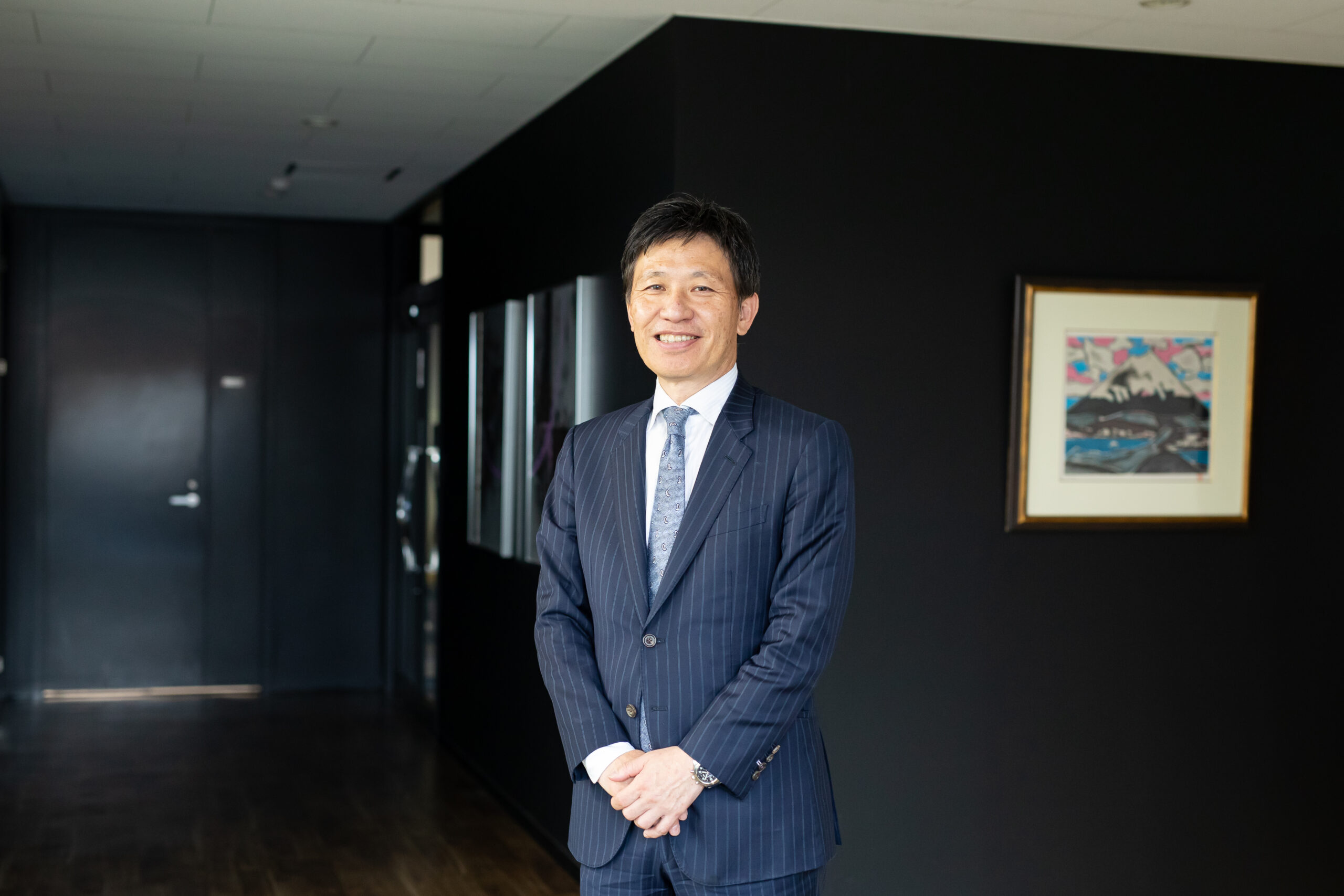 三松・田名部社長に訊く 業績好調の理由と製造業“国内回帰”の現在地｜Q