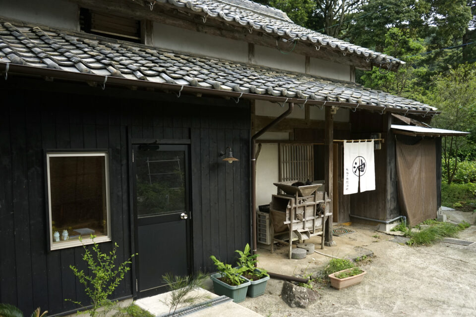 歴史と文化の新たな模様を織りなす、平戸「たねのわ搾油所」青木陽馬が